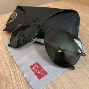 Black Aviator Raybans